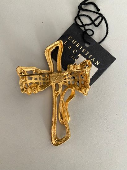 null CHRISTIAN LACROIX Made in France Broche croix en métal doré ajouré et petits...