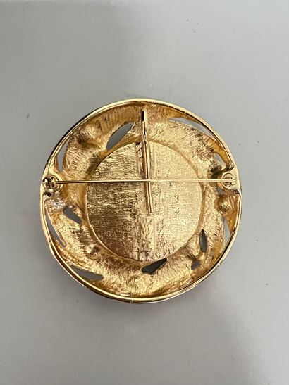 null 
YVES SAINT LAURENT by ROBERT GOOSSENS Circular torso brooch in gilt metal with...