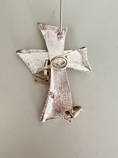 null CHRISTIAN LACROIX Made in France Broche croix piercing en métal chromé - signé

Ht...