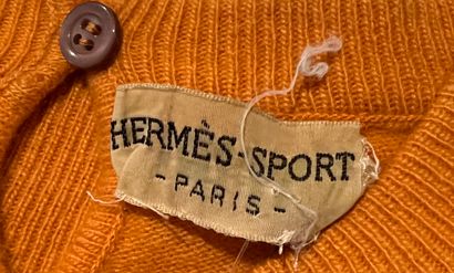 null HERMES Sport Paris Cashmere sweater orange round neck short sleeves 

Size seems...