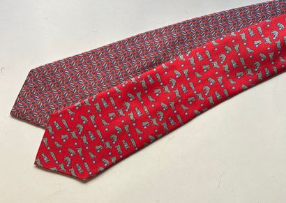 null 
HERMES Paris lot de 2 cravates en soie imprimée 

(bon état)
