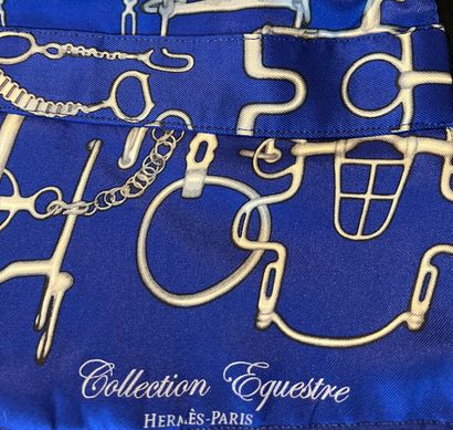 null HERMES Paris Collection equestre Gilet en lainage noir dos imprimé fond bleu...