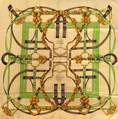  HERMES Paris Grand manège par Henry d'Origny carré en soie en brun vert et or fond...