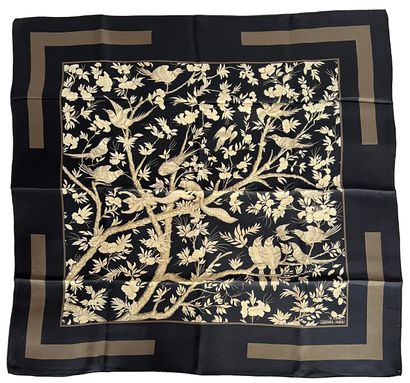 null HERMES Paris Old China silk square in beige and black 

(very slight trace on...