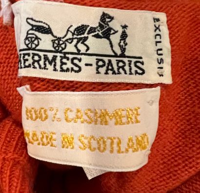 null HERMES Paris Short-sleeved cashmere turtleneck sweater in orange with crest...