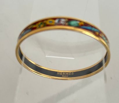 null HERMES Paris Bracelet jonc en métal doré et émail polychrome

Diamètre 7 cm

(légères...