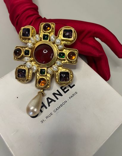 null CHANEL Made in France by GRIPOIX Gold plated brooch pendant with torso frieze...
