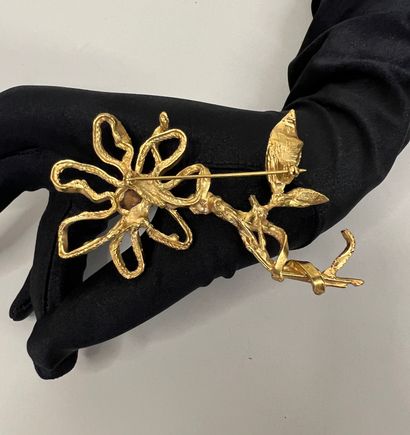 null CHRISTIAN LACROIX by XAVIER LOUBENS Flower brooch in gold-plated metal with...