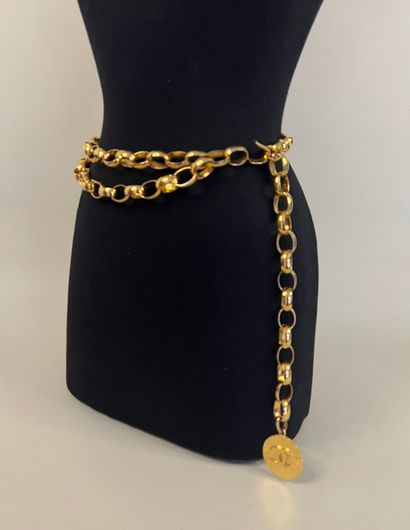 CHANEL Gold-plated metal belt with large...