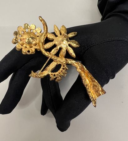 null CHRISTIAN LACROIX Made in France by XAVIER LOUBENS Flower brooch in gold plated...
