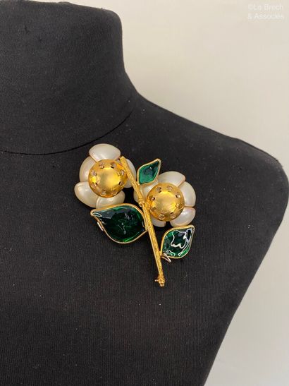 null AUGUSTINE Paris Made in France Camelia brooch in gilded metal, green and pearly...