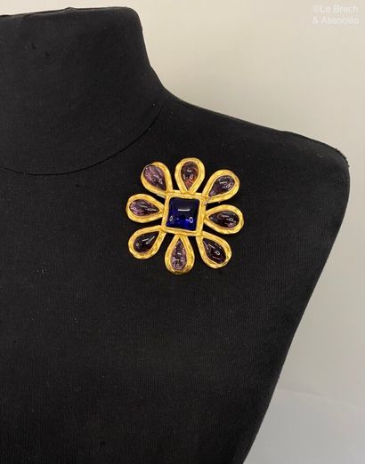 null GRIPOIX in the taste of CHANEL Flower brooch pendant in gilded metal with blue...
