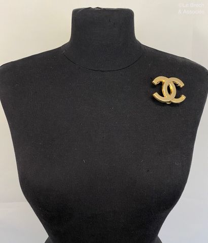 null CHANEL Made in France Double C pin in plain gold metal - signed

5x4cm