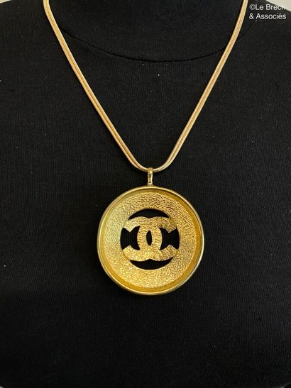 null CHANEL Necklace snake with 2 strands and Pendenif in gold metal with the number...