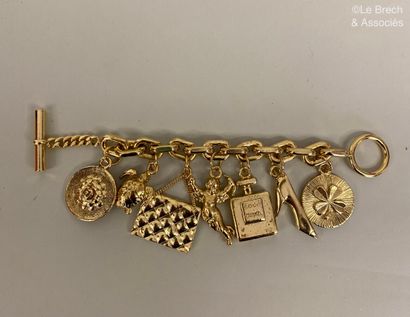 null CHANEL Made in France Bracelet en métal doré à breloques - signé

Longueur totale...
