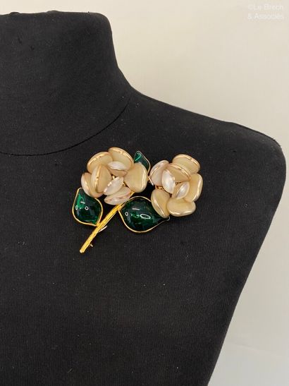 null AUGUSTINE Paris Made in France Camelia brooch in gilded metal, green and pearly...