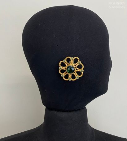 null GRIPOIX In the taste of CHANEL Pair of openwork gilded metal flower ear clips...