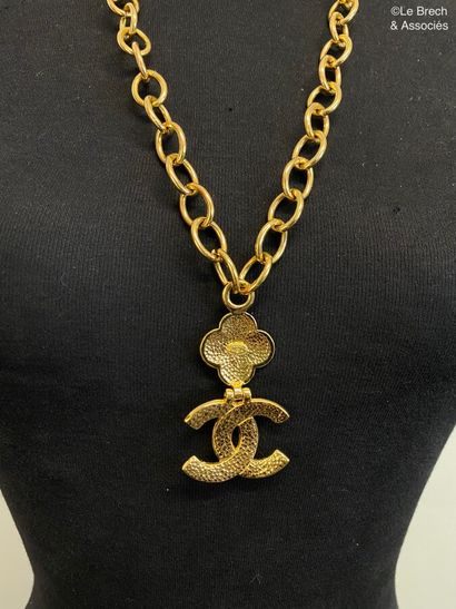 null CHANEL Made in France Fall 1995 Gold plated necklace with double C - signed

Total...