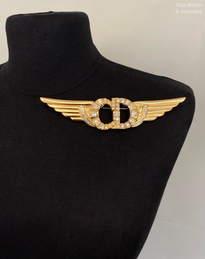 null CHRISTIAN DIOR BOUTIQUE Gilded metal and rhinestone brooch - signed 

Length...