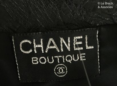 null CHANEL Boutique Ostrich and black leather vest with silver metal buttoning with...