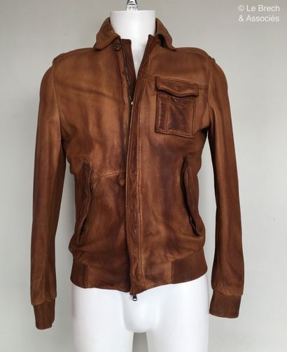 null 
KENZO Tan leather jacket with patina - size seems to fit 48




(missing a...