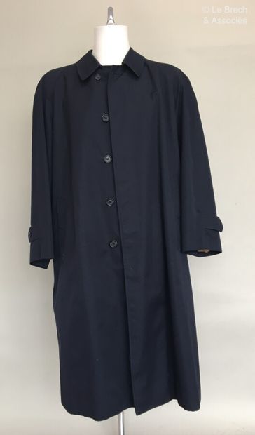 null 
BURBERRY Raincoat in navy cotton with beige check lining - Size seems to fit...