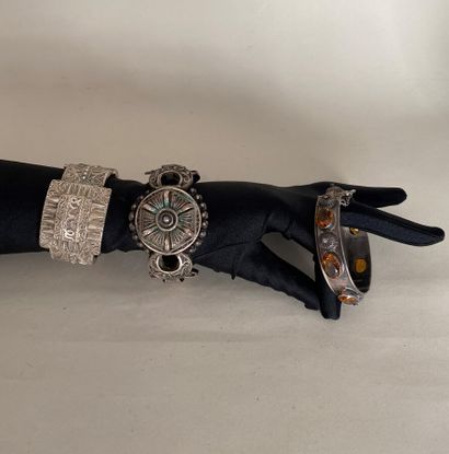 null Lot of three articulated rigid bracelets in silver filigree, one of which is...