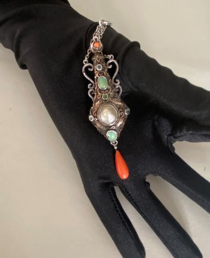null Silver amphora pendant 925 thousandths hard pearls and drop of coral

gross...