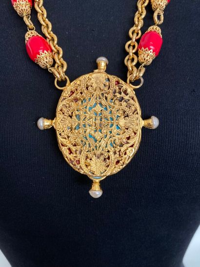 null GRIPOIX in the taste of CHANEL Necklace 2 rows in gilded metal with red glass...