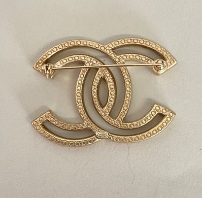 null CHANEL Made in France Fall 2017 Double C brooch in champagne patina metal and...