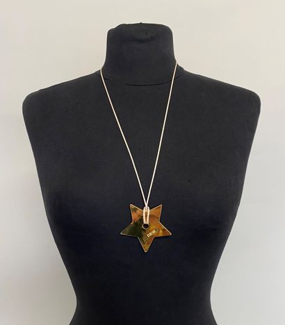  DIOR Golden metal star pendant lucky charm from Monsieur Dior - signed 
6x6cm