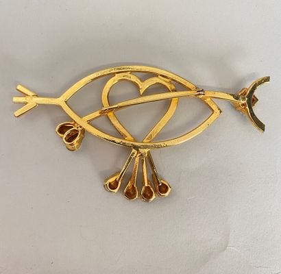  CHRISTIAN LACROIX Gold metal and rhinestone fish heart brooch - unsigned 
7x12c...