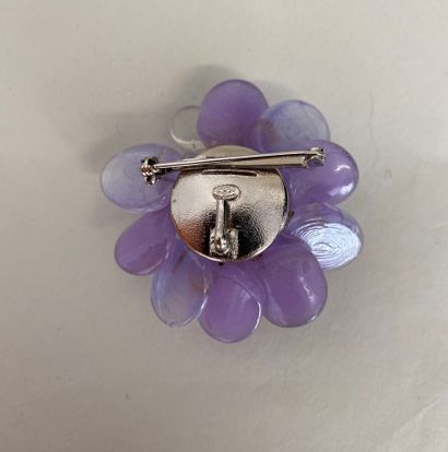 null CHANEL Made in France Brooch flower pendant in mauve glass - signed 

Diameter...