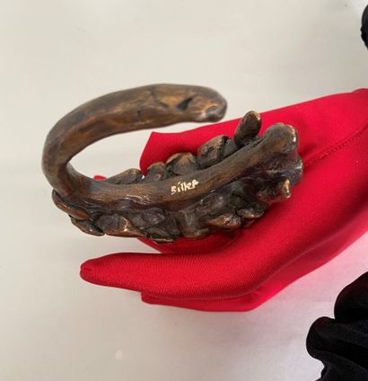 null CHRISTIANE BILLET Bracelet bélier en bronze patiné -signé 

Largeur intérieure...