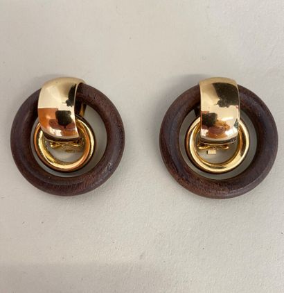null CHRISTIAN DIOR by GROSSE Germany Pair of gilded metal and wood circle ear clips...