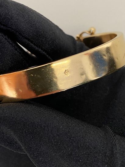 null GOOSSENS par Emmanuel AUBRY Bracelet rigide articulé en métal doré et quartz...