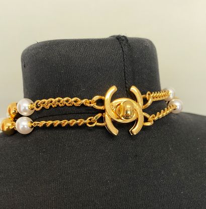 null CHANEL Made in France Collier gourmette double rang et perles métal doré et...