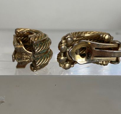 null GROSSE Germany 1966 Pair of gilded metal twisted godron ear clips - signed 

Ht...