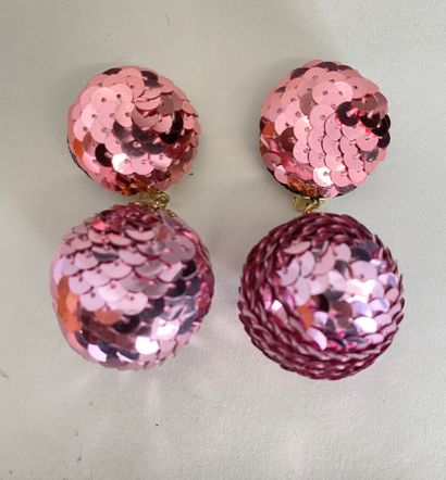 null NINA RICCI Pair of earrings with pink sequin embroidered balls - unsigned 

Ht...