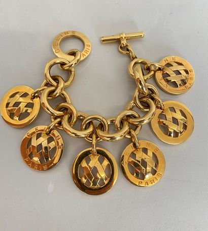 null CELINE Paris Bracelet gourmette en métal doré à breloques ajourées au nom de...