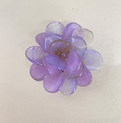 null CHANEL Made in France Broche pendentif fleur en pate de verre mauve - signé...