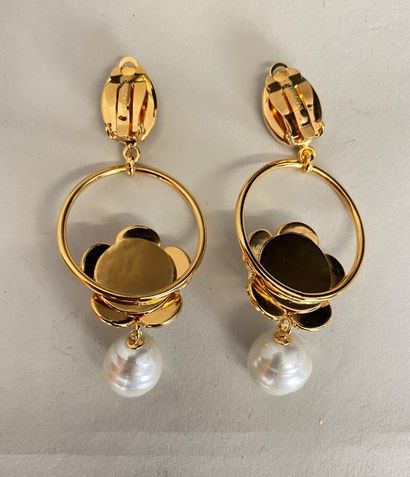 null PHILIPPE FERRANDIS Paris Pair of gold-plated metal ear clips with mother-of-pearl...