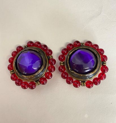 null EMANUEL UNGARO Pair of round ear clips in patinated metal with purple glass...