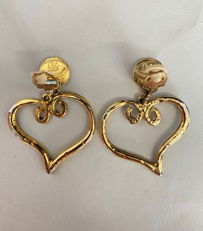 null CHRISTIAN LACROIX Paris Pair of heart-shaped ear clips in gold-plated metal...
