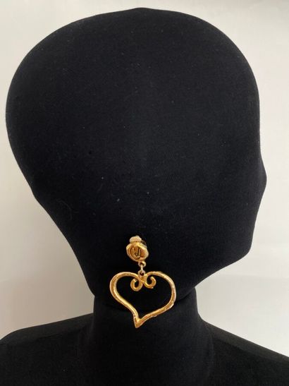 null CHRISTIAN LACROIX Paris Pair of heart-shaped ear clips in gold-plated metal...