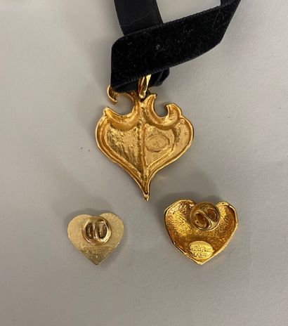 CHRISTIAN LACROIX Gold-plated metal heart pendant on velvet cord - LACROIX heart...