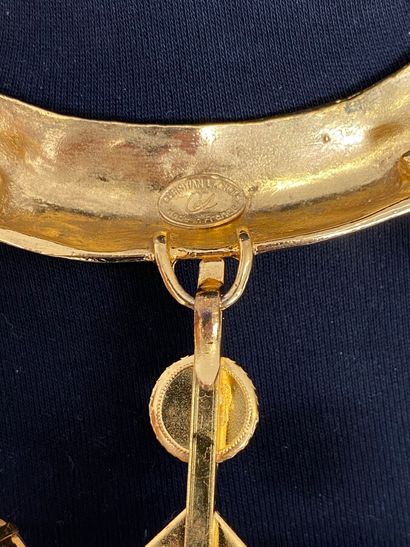 null CHRISTIAN LACROIX Made in France Collier torque en métal doré et pendentif croix...