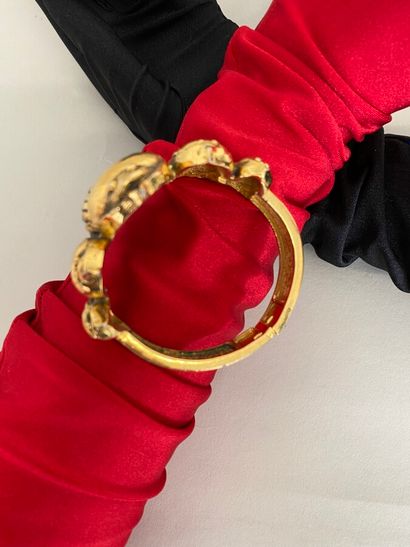 null CHANEL deposited Bracelet scarabées articulated in gilded metal - signed 

Inside...