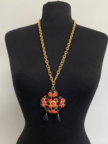 null In the taste of GRIPOIX Necklace and flower pendant in gilded metal cabochons...