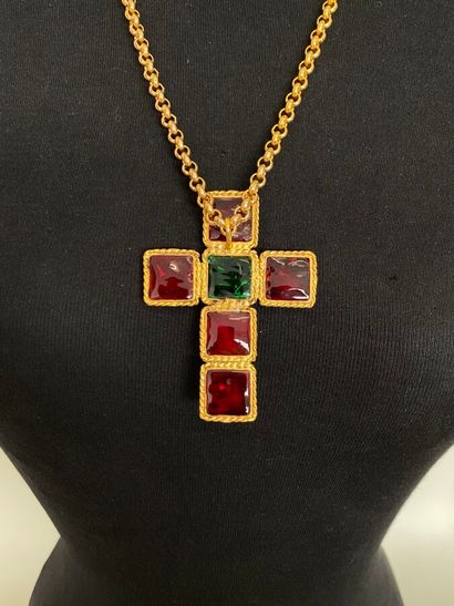 null GRIPOIX in the taste of CHANEL Necklace and cross in gilded metal decorated...